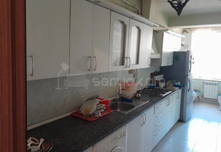 3 Սենյականոց Բնակարան Քարե Շենքում, 93քմ, 5/5 հարկ, Կոսմետիկ Վերանորոգված