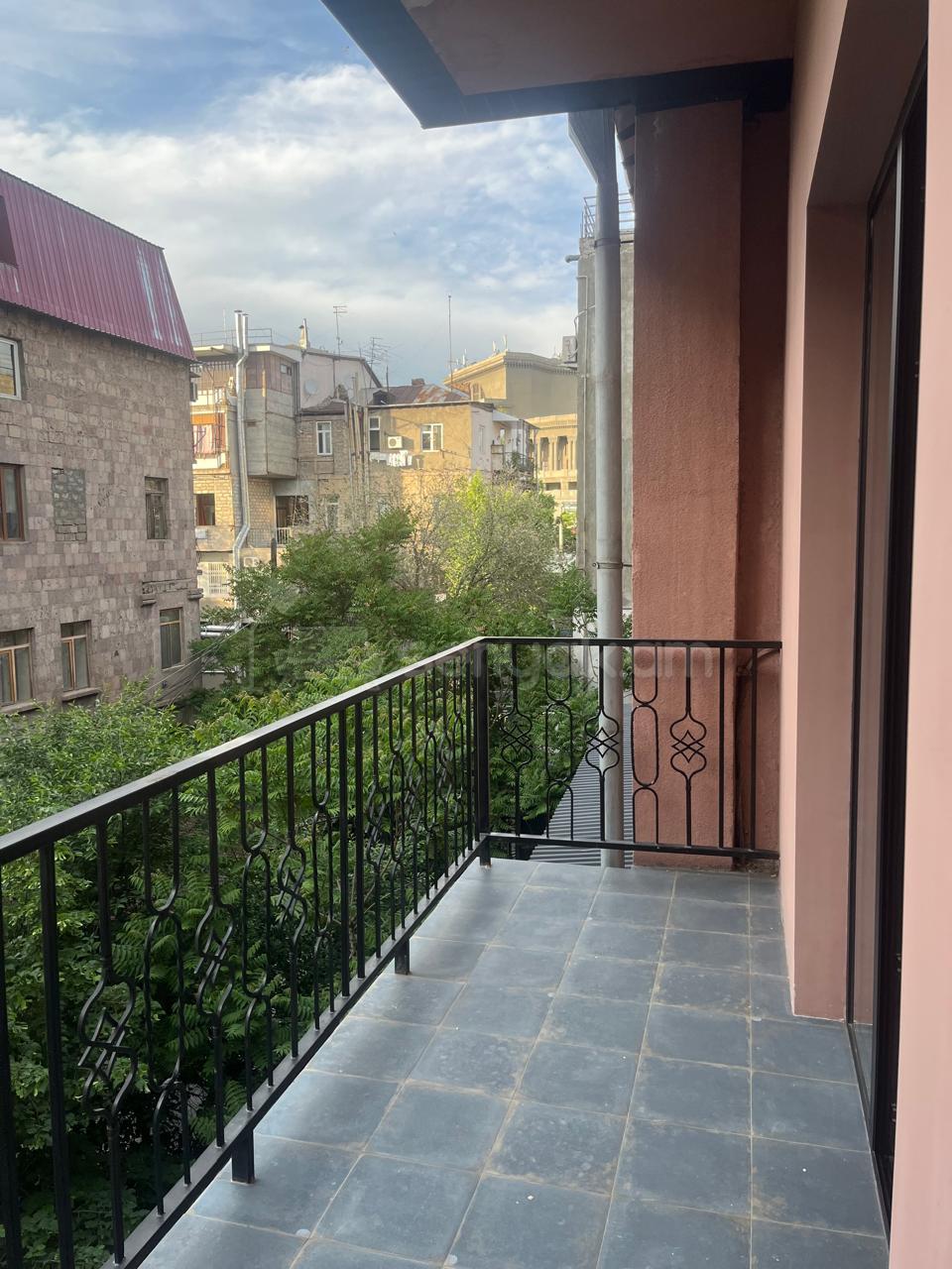 5 Սենյականոց Բնակարան, 230քմ, 3/6 հարկ, Դիզայներական Վերանորոգված