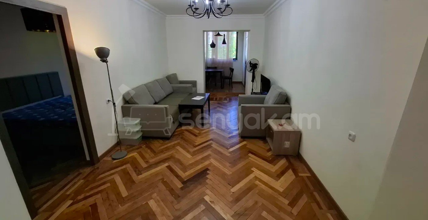 3 Սենյականոց Բնակարան Քարե Շենքում, 75քմ, 4/5 հարկ, Կապիտալ Վերանորոգված, Կահավորված