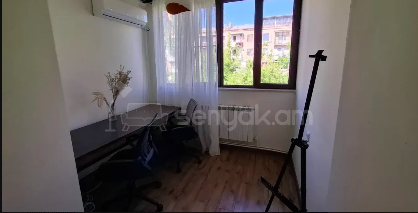 3 Սենյականոց Բնակարան Քարե Շենքում, 75քմ, 4/5 հարկ, Կապիտալ Վերանորոգված, Կահավորված