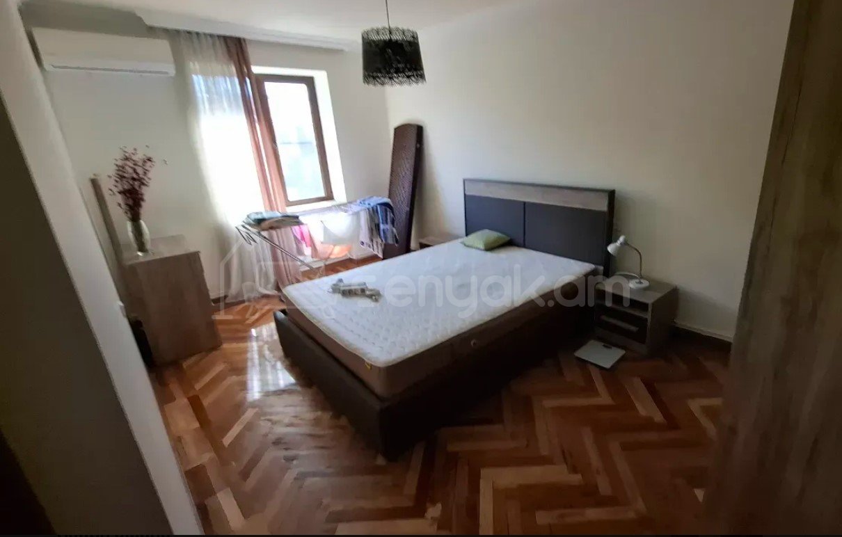 3 Սենյականոց Բնակարան Քարե Շենքում, 75քմ, 4/5 հարկ, Կապիտալ Վերանորոգված, Կահավորված