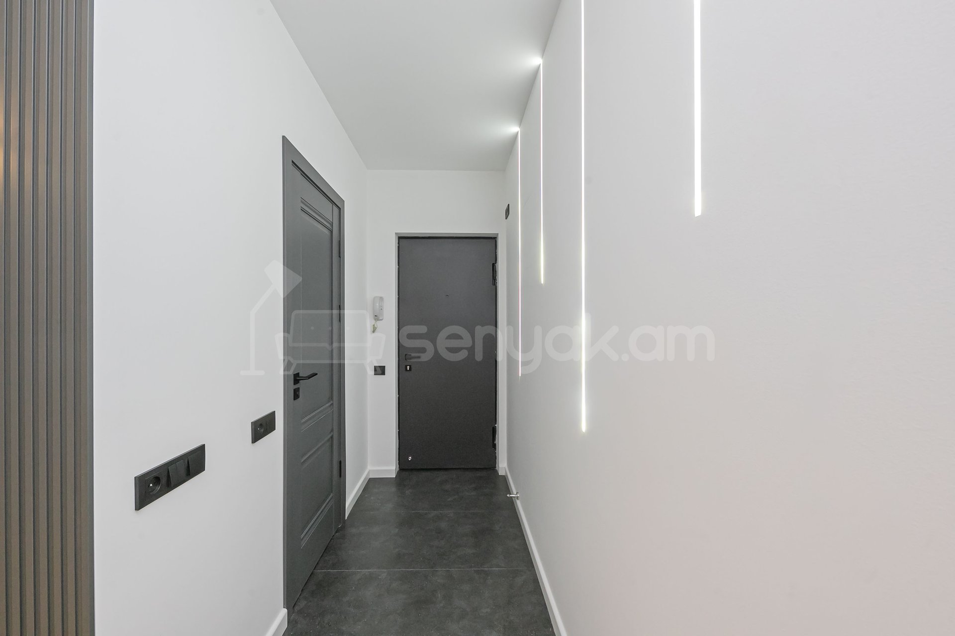 2 Սենյականոց Բնակարան Քարե Շենքում, 57քմ, 3/5 հարկ, Դիզայներական Վերանորոգված