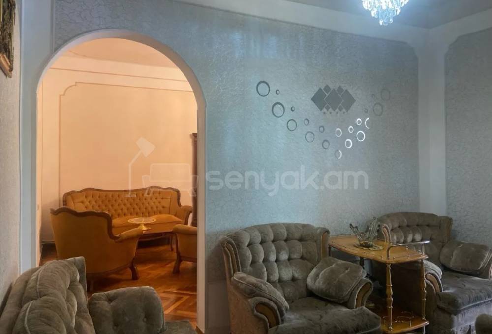 3 Սենյականոց Բնակարան Քարե Շենքում, 90քմ, 3/5 հարկ, Կապիտալ Վերանորոգված, Կահավորված, Արևկող