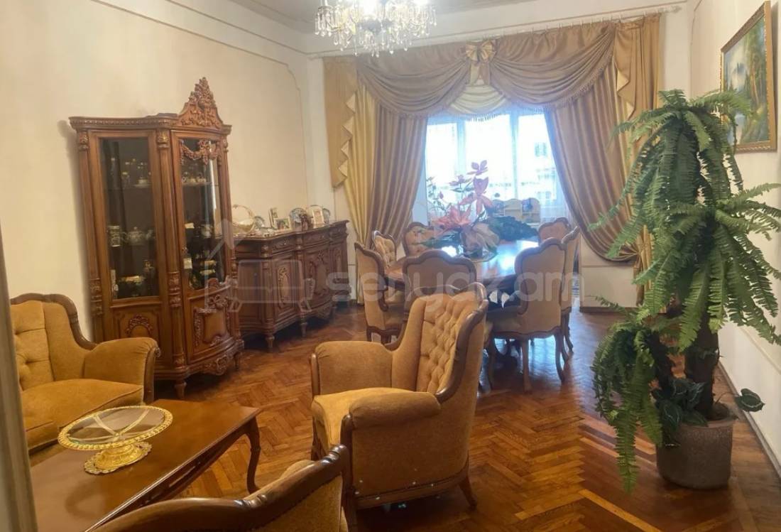 3 Սենյականոց Բնակարան Քարե Շենքում, 90քմ, 3/5 հարկ, Կապիտալ Վերանորոգված, Կահավորված, Արևկող