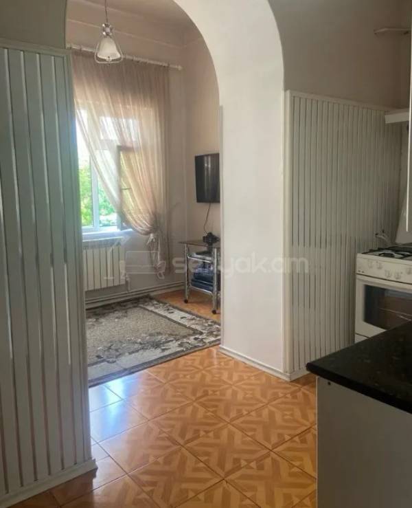 3 Սենյականոց Բնակարան Քարե Շենքում, 90քմ, 3/5 հարկ, Կապիտալ Վերանորոգված, Կահավորված, Արևկող