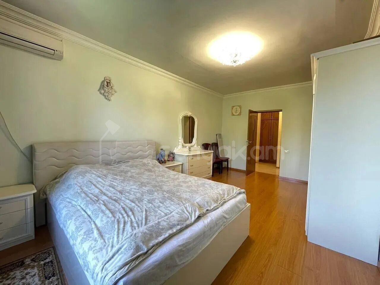 3 Սենյականոց Բնակարան Քարե Շենքում, 81քմ, 5/5 հարկ, Կապիտալ Վերանորոգված