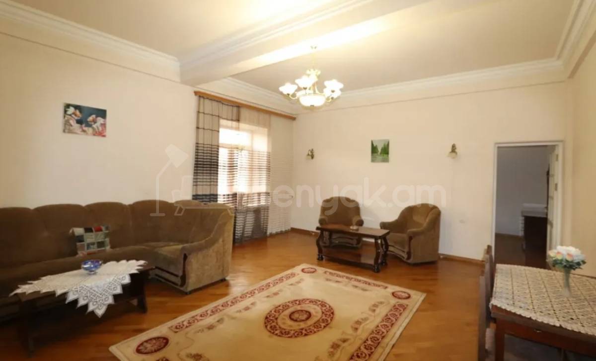 3 Սենյականոց Բնակարան Քարե Շենքում, 90քմ, 3/4 հարկ, Դիզայներական Վերանորոգված, Կահավորված, Արևկող