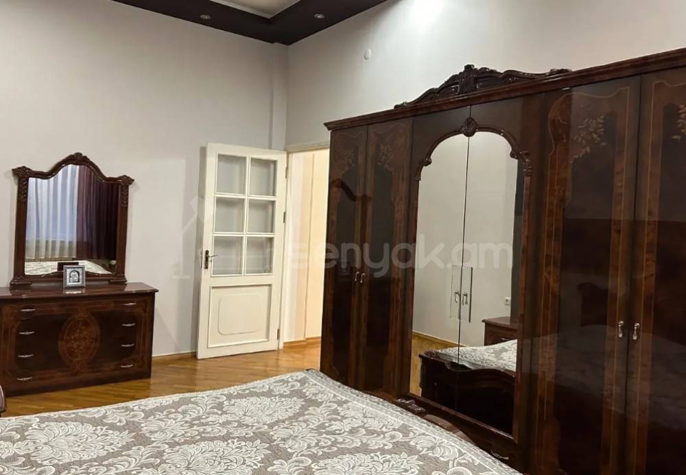 3 Սենյականոց Բնակարան Քարե Շենքում, 90քմ, 3/4 հարկ, Դիզայներական Վերանորոգված, Կահավորված, Արևկող