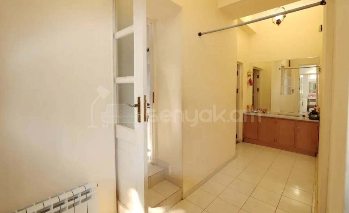 3 Սենյականոց Բնակարան Քարե Շենքում, 90քմ, 3/4 հարկ, Դիզայներական Վերանորոգված, Կահավորված, Արևկող