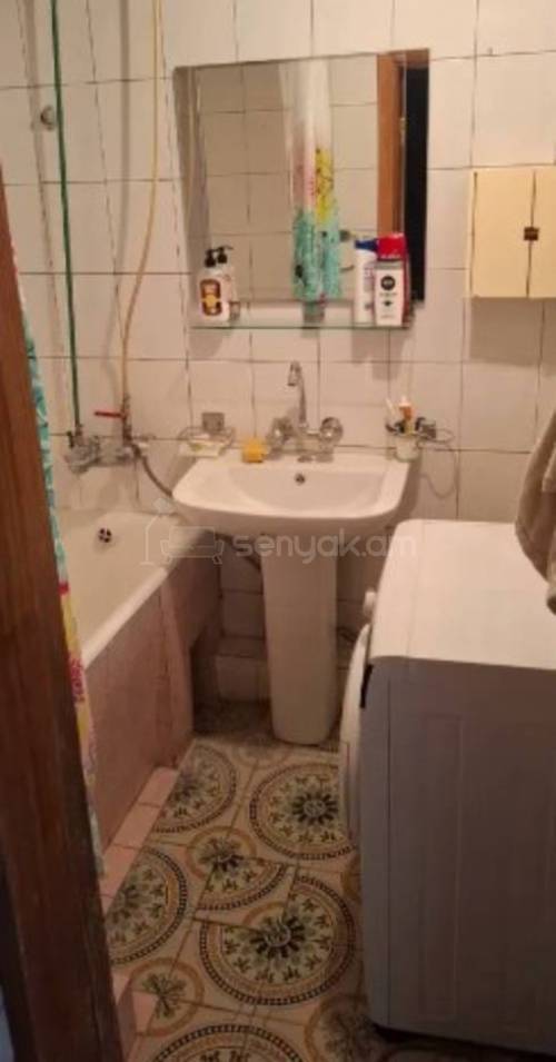 3 Սենյականոց Բնակարան Քարե Շենքում, 78քմ, 4/5 հարկ, Կոսմետիկ Վերանորոգված