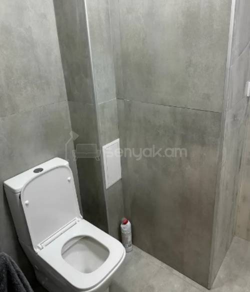 2 Սենյականոց Բնակարան Քարե Շենքում, 60քմ, 5/5 հարկ, Կապիտալ Վերանորոգված