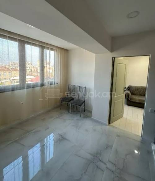 2 Սենյականոց Բնակարան Քարե Շենքում, 60քմ, 5/5 հարկ, Կապիտալ Վերանորոգված