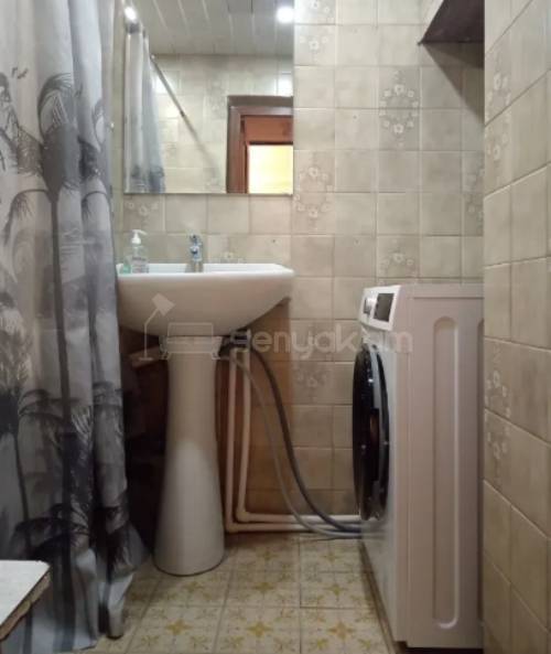 3 Սենյականոց Բնակարան Քարե Շենքում, 85քմ, 2/8 հարկ, Կոսմետիկ Վերանորոգված, Կահավորված, Արևկող