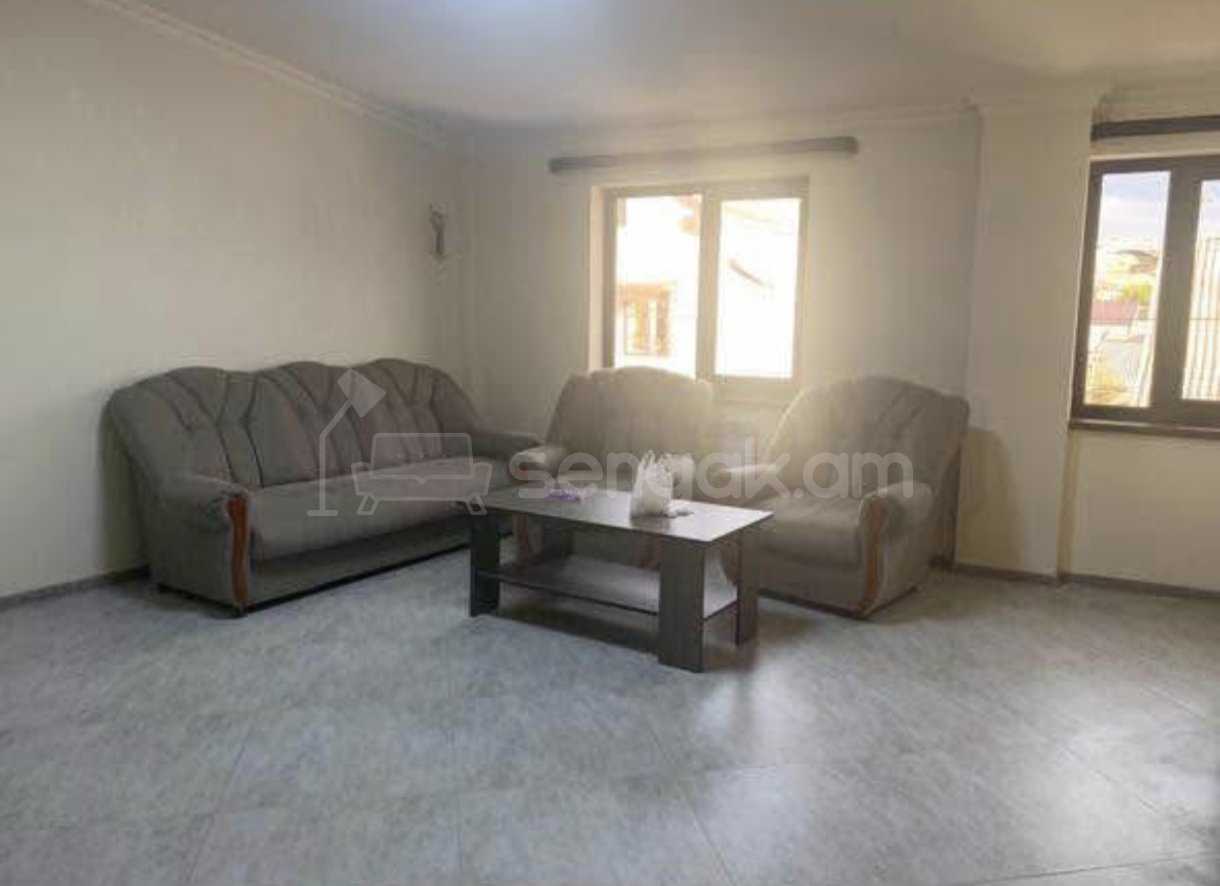 2 Սենյականոց Բնակարան Քարե Շենքում, 65քմ, 2/2 հարկ, Նորմալ Վիճակում, Կահավորված