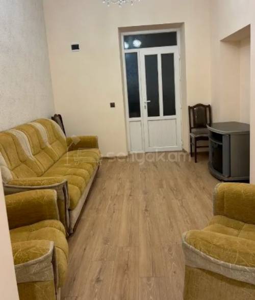 2 Սենյականոց Բնակարան Քարե Շենքում, 75քմ, 1/3 հարկ, Կապիտալ Վերանորոգված, Կահավորված
