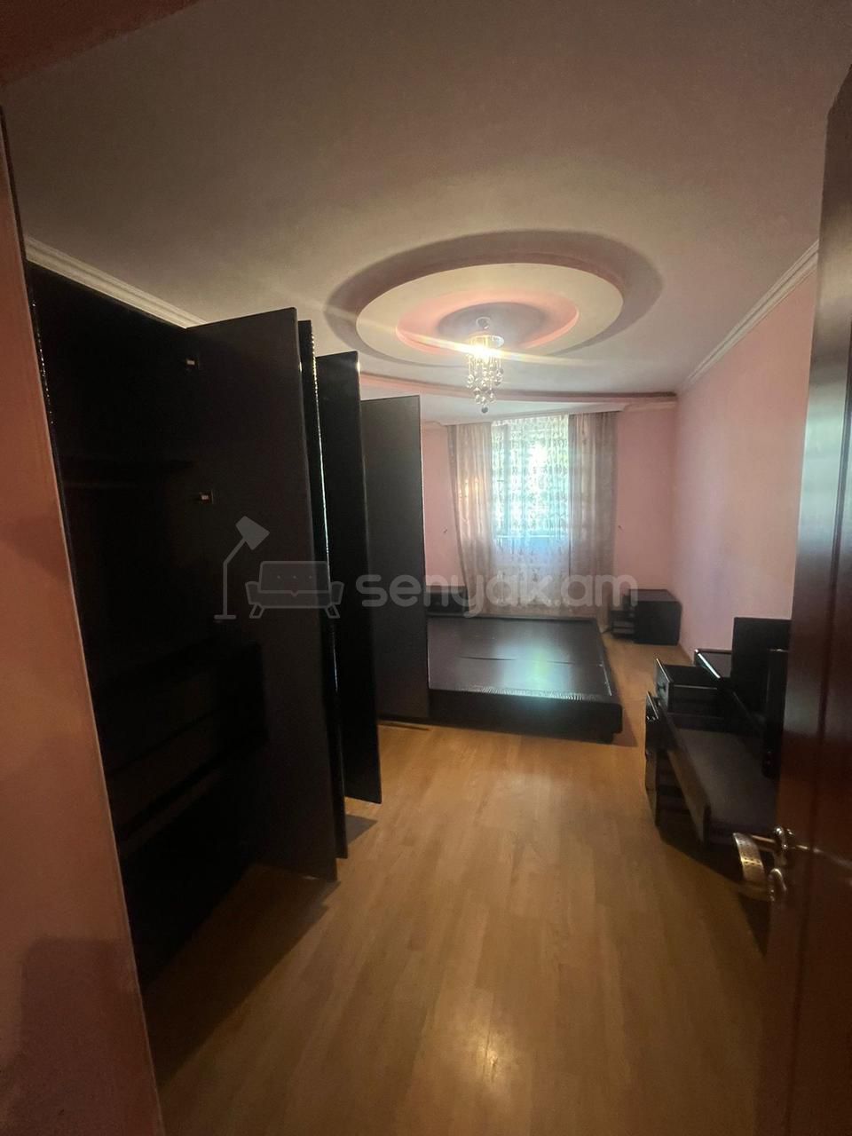 3 Սենյականոց Բնակարան Քարե Շենքում, 75քմ, 3/9 հարկ, Կապիտալ Վերանորոգված, Կահավորված