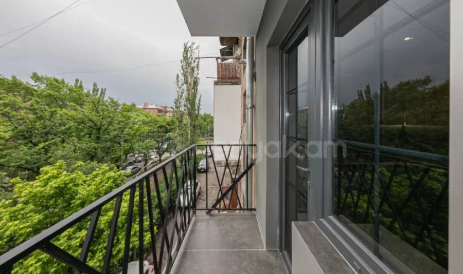2 Սենյականոց Բնակարան Քարե Շենքում, 57քմ, 3/5 հարկ, Դիզայներական Վերանորոգված