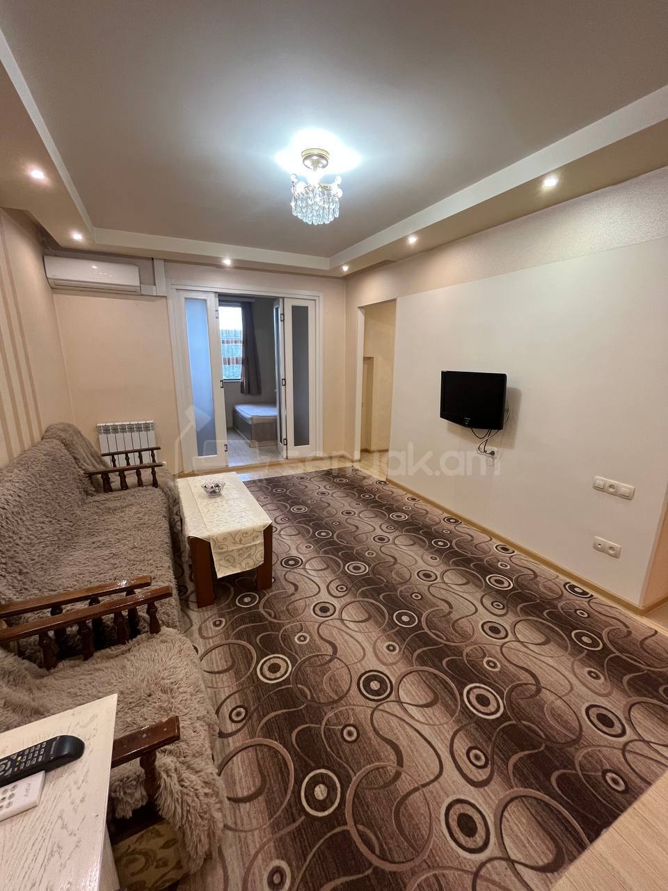 2 Սենյականոց Բնակարան Քարե Շենքում, 50քմ, 3/5 հարկ, Դիզայներական Վերանորոգված