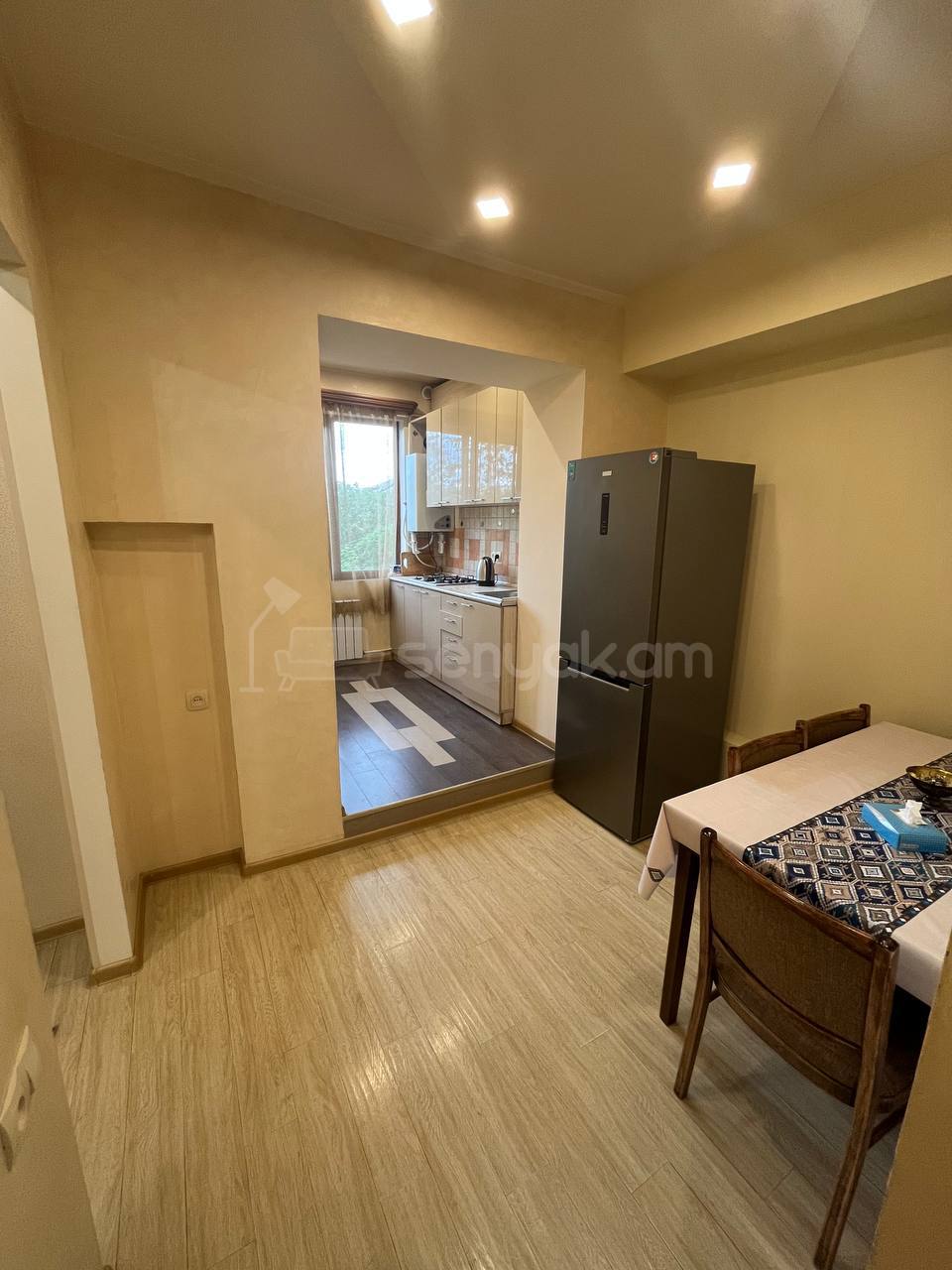 2 Սենյականոց Բնակարան Քարե Շենքում, 50քմ, 3/5 հարկ, Դիզայներական Վերանորոգված