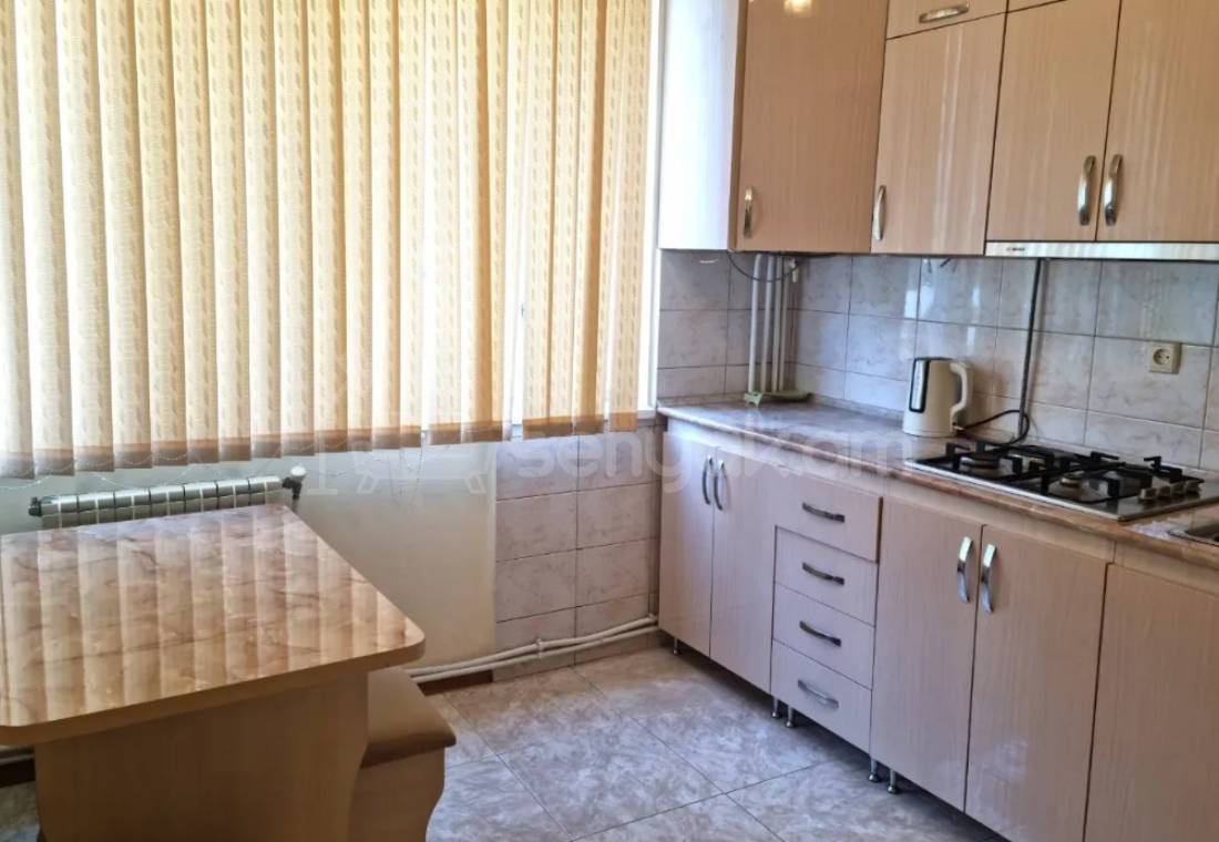 3 Սենյականոց Բնակարան Քարե Շենքում, 98քմ, 3/5 հարկ, Կապիտալ Վերանորոգված, Կահավորված, Արևկող