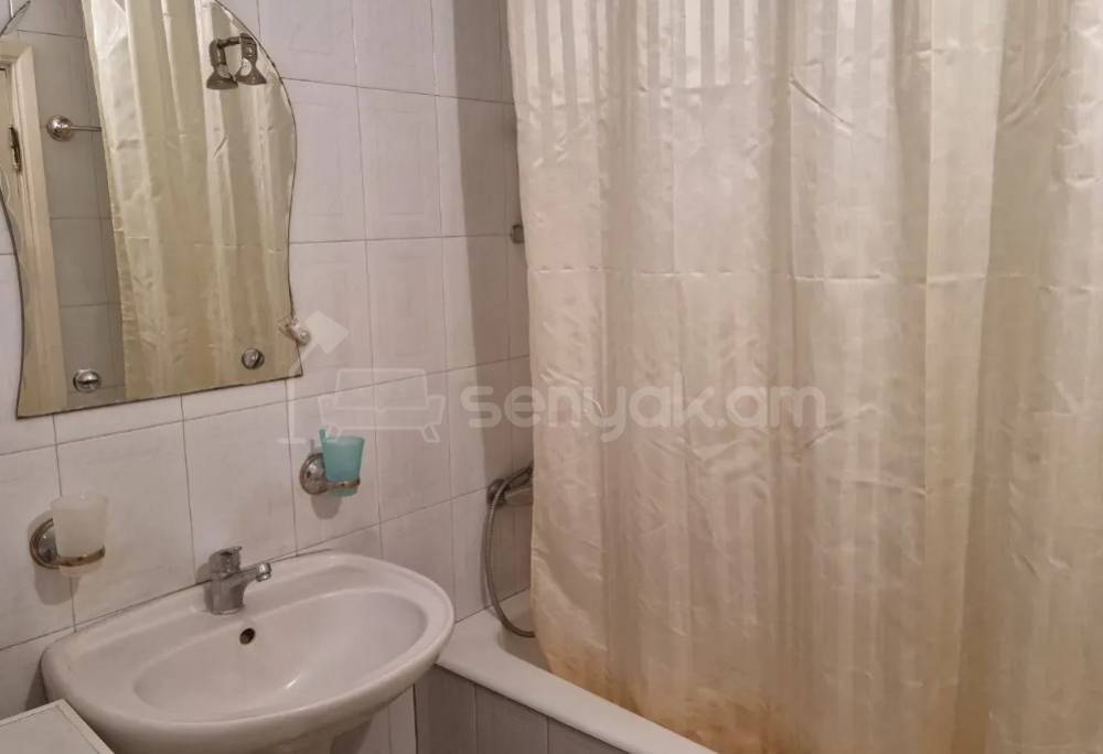 3 Սենյականոց Բնակարան Քարե Շենքում, 98քմ, 3/5 հարկ, Կապիտալ Վերանորոգված, Կահավորված, Արևկող