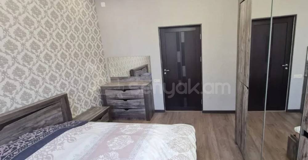 3 Սենյականոց Բնակարան Քարե Շենքում, 71քմ, 3/4 հարկ, Դիզայներական Վերանորոգված, Կահավորված, Արևկող