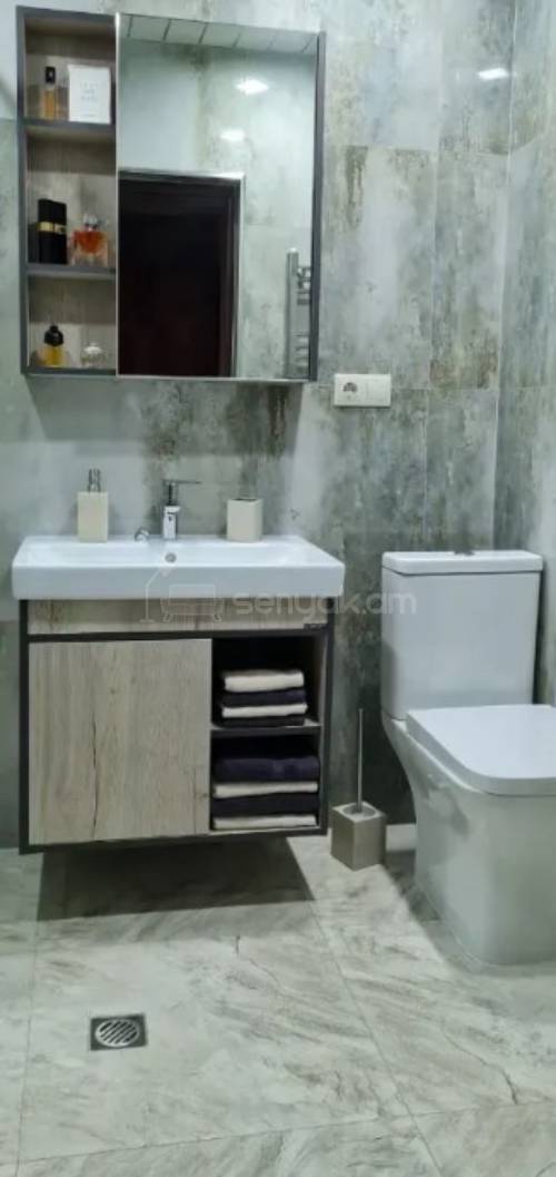 3 Սենյականոց Բնակարան Քարե Շենքում, 71քմ, 3/4 հարկ, Դիզայներական Վերանորոգված, Կահավորված, Արևկող