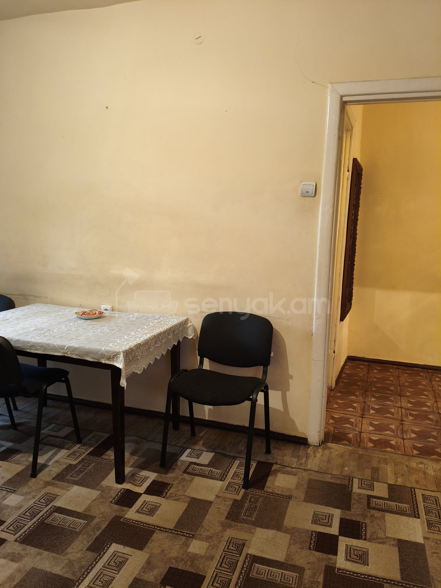 1 Սենյականոց Բնակարան Քարե Շենքում, 48քմ, 2/5 հարկ, Նորմալ Վիճակում, Կահավորված, Արևկող