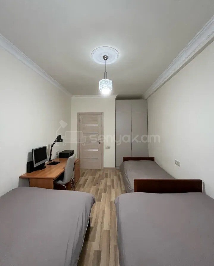 3 Սենյականոց Բնակարան Քարե Շենքում, 100քմ, 2/7 հարկ, Կապիտալ Վերանորոգված, Կահավորված, Արևկող
