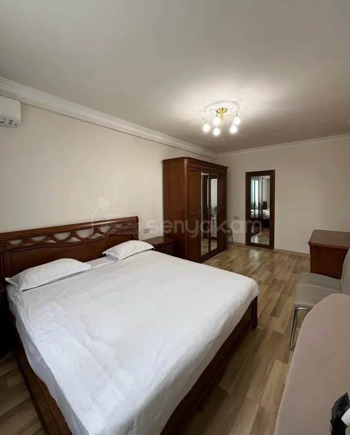3 Սենյականոց Բնակարան Քարե Շենքում, 100քմ, 2/7 հարկ, Կապիտալ Վերանորոգված, Կահավորված, Արևկող