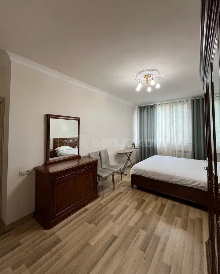 3 Սենյականոց Բնակարան Քարե Շենքում, 100քմ, 2/7 հարկ, Կապիտալ Վերանորոգված, Կահավորված, Արևկող