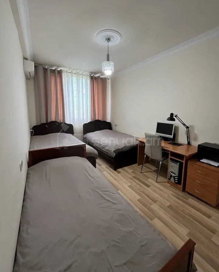 3 Սենյականոց Բնակարան Քարե Շենքում, 100քմ, 2/7 հարկ, Կապիտալ Վերանորոգված, Կահավորված, Արևկող