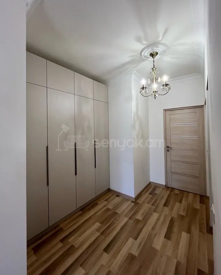 3 Սենյականոց Բնակարան Քարե Շենքում, 100քմ, 2/7 հարկ, Կապիտալ Վերանորոգված, Կահավորված, Արևկող