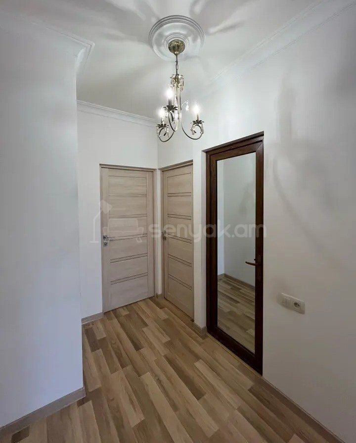 3 Սենյականոց Բնակարան Քարե Շենքում, 100քմ, 2/7 հարկ, Կապիտալ Վերանորոգված, Կահավորված, Արևկող