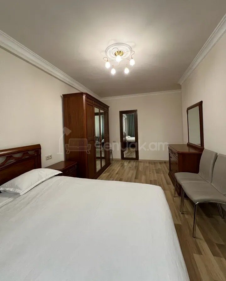 3 Սենյականոց Բնակարան Քարե Շենքում, 100քմ, 2/7 հարկ, Կապիտալ Վերանորոգված, Կահավորված, Արևկող