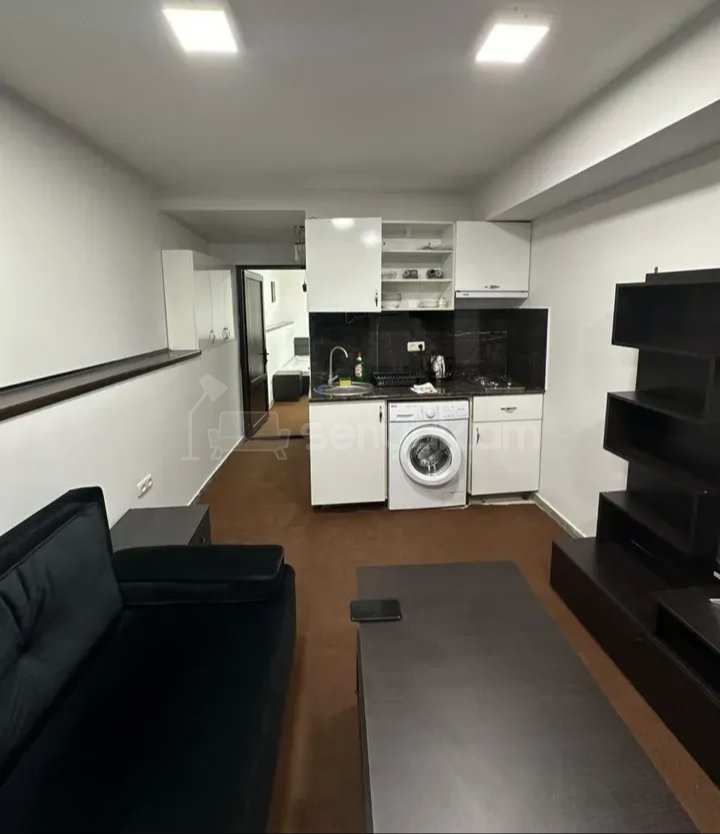 3 Սենյականոց Բնակարան Քարե Շենքում, 40քմ, 1/1 հարկ, Նորմալ Վիճակում, Կահավորված