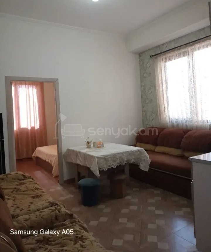2 Սենյականոց Բնակարան Քարե Շենքում, 53քմ, 3/5 հարկ, Նորմալ Վիճակում, Կահավորված, Արևկող