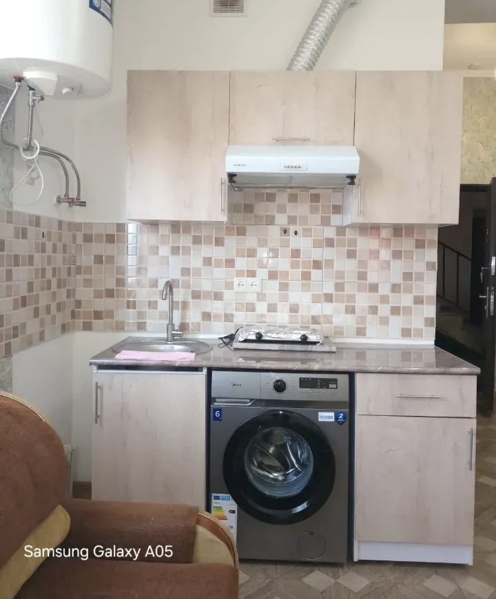 2 Սենյականոց Բնակարան Քարե Շենքում, 53քմ, 3/5 հարկ, Նորմալ Վիճակում, Կահավորված, Արևկող