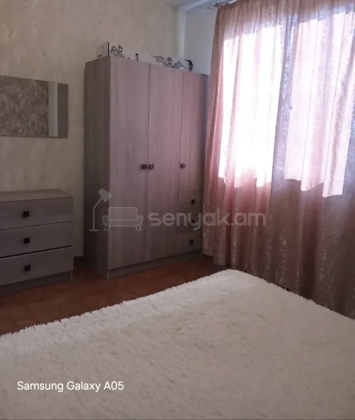 2 Սենյականոց Բնակարան Քարե Շենքում, 53քմ, 3/5 հարկ, Նորմալ Վիճակում, Կահավորված, Արևկող