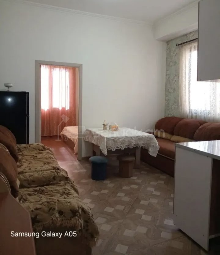 2 Սենյականոց Բնակարան Քարե Շենքում, 53քմ, 3/5 հարկ, Նորմալ Վիճակում, Կահավորված, Արևկող
