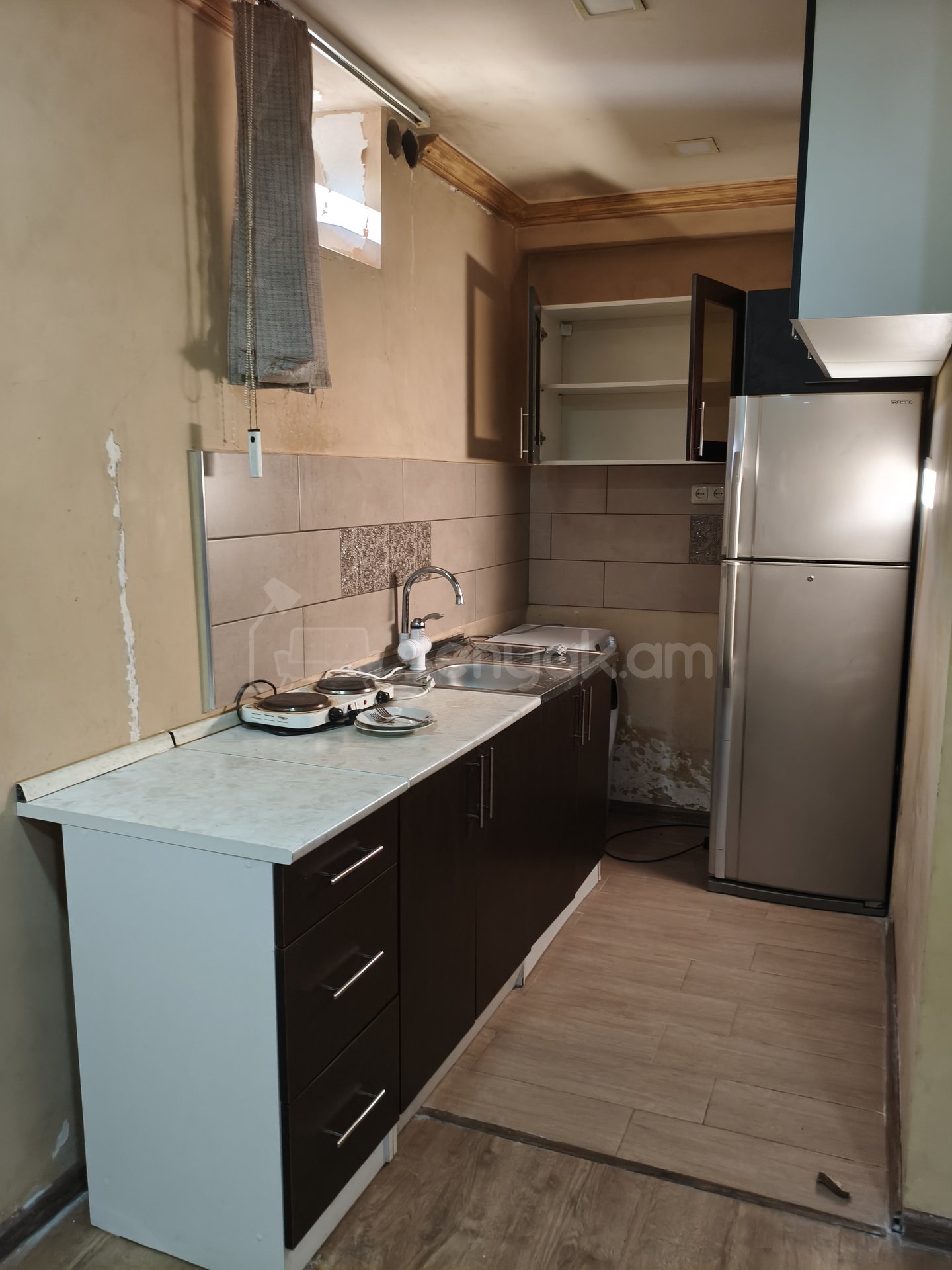 1 Սենյականոց Բնակարան Քարե Շենքում, 37քմ, 1/1 հարկ, Նորմալ Վիճակում, Կահավորված