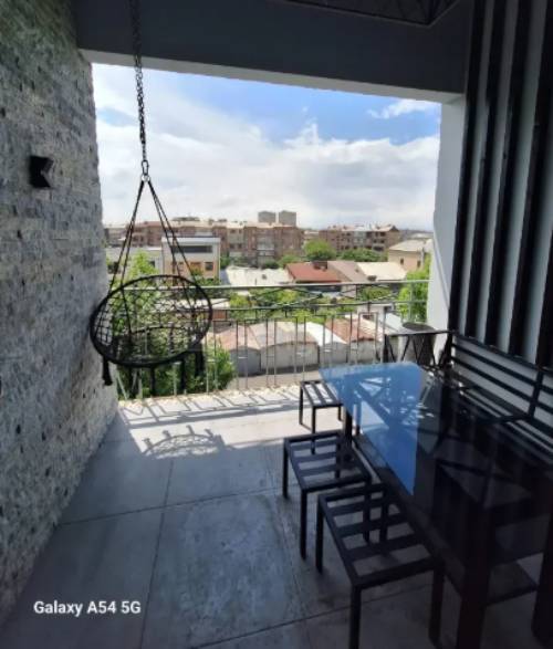 3 Սենյականոց Բնակարան Քարե Շենքում, 117քմ, 4/4 հարկ, Դիզայներական Վերանորոգված, Կահավորված, Արևկող