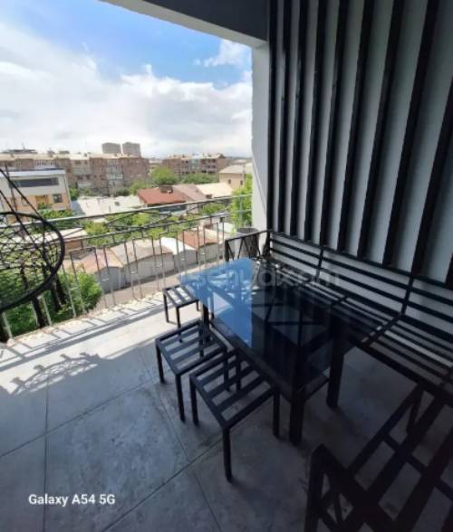 3 Սենյականոց Բնակարան Քարե Շենքում, 117քմ, 4/4 հարկ, Դիզայներական Վերանորոգված, Կահավորված, Արևկող