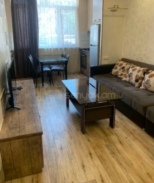 3 Սենյականոց Բնակարան Քարե Շենքում, 52քմ, 3/5 հարկ, Կոսմետիկ Վերանորոգված, Կահավորված, Արևկող