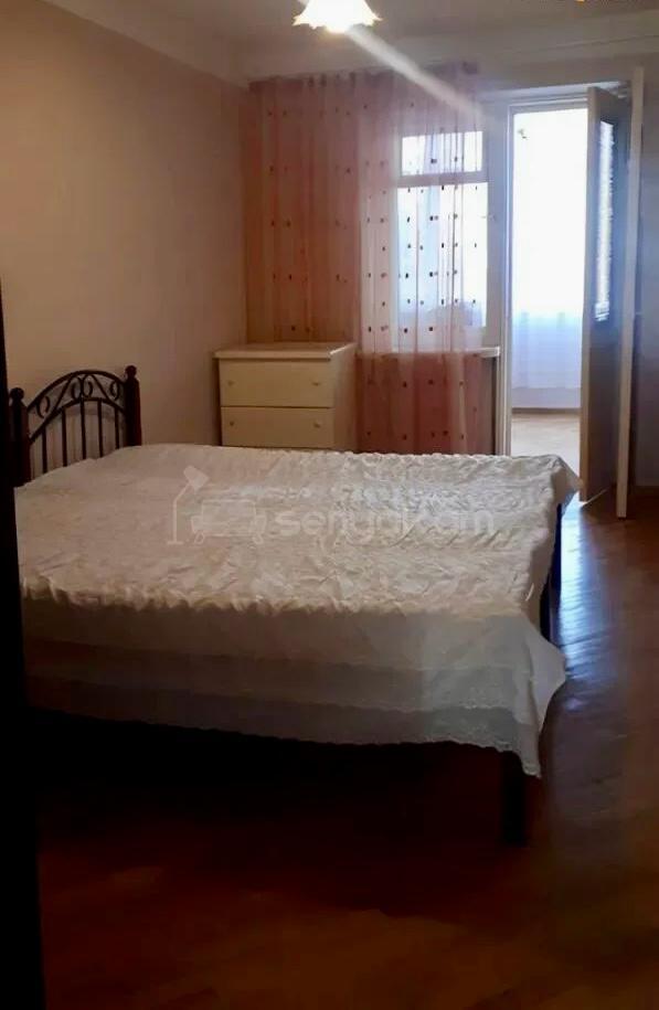 2 Սենյականոց Բնակարան Քարե Շենքում, 65քմ, 2/5 հարկ, Նորմալ Վիճակում, Կահավորված, Արևկող
