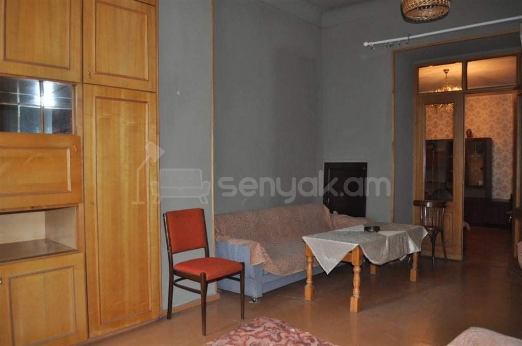 2 Սենյականոց Բնակարան Քարե Շենքում, 65քմ, 2/5 հարկ, Նորմալ Վիճակում, Կահավորված, Արևկող