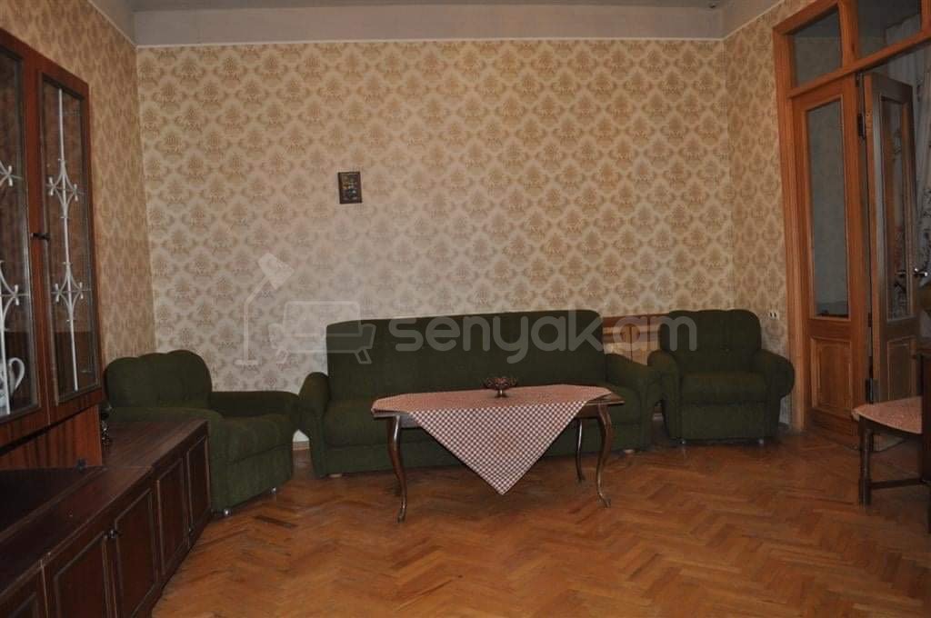 2 Սենյականոց Բնակարան Քարե Շենքում, 65քմ, 2/5 հարկ, Նորմալ Վիճակում, Կահավորված, Արևկող