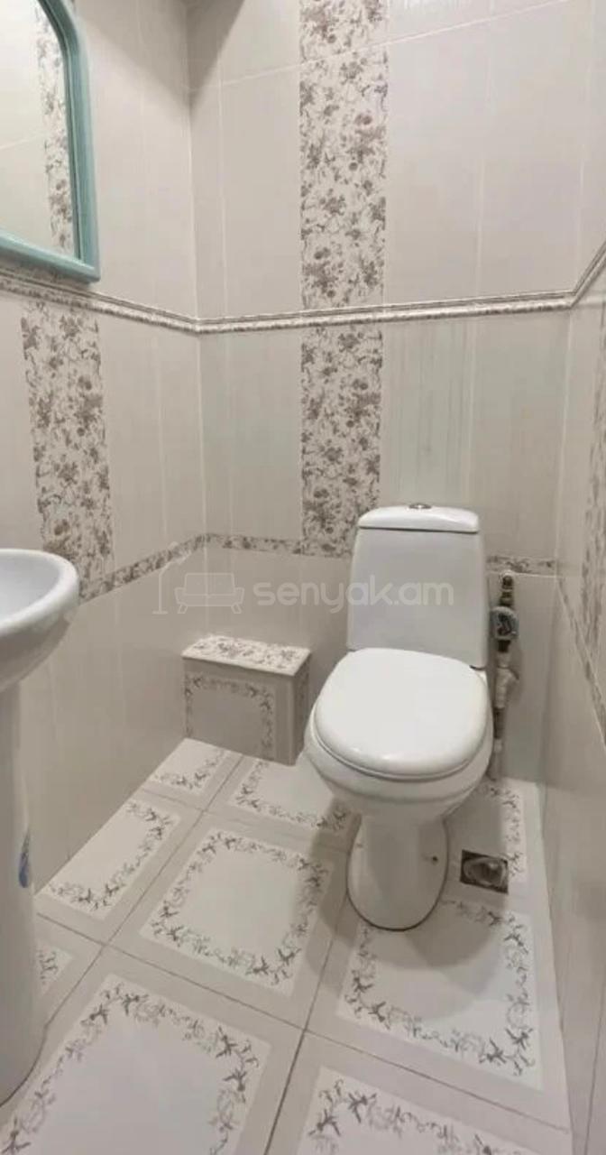 2 Սենյականոց Բնակարան Քարե Շենքում, 57քմ, 5/5 հարկ, Կապիտալ Վերանորոգված