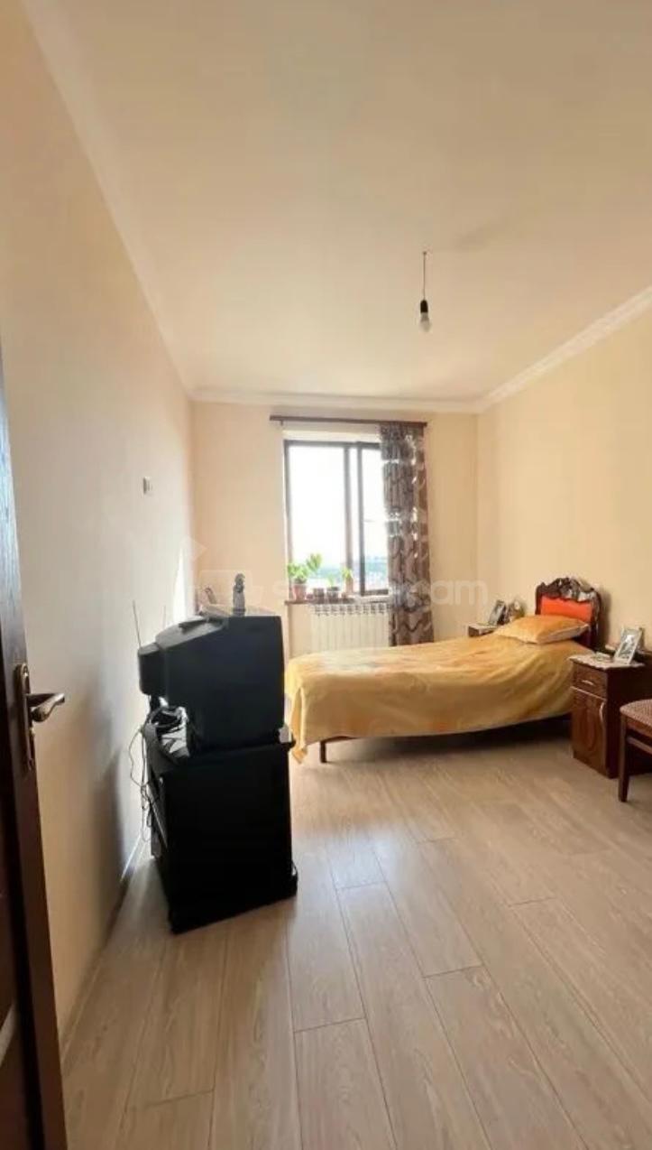 2 Սենյականոց Բնակարան Քարե Շենքում, 57քմ, 5/5 հարկ, Կապիտալ Վերանորոգված