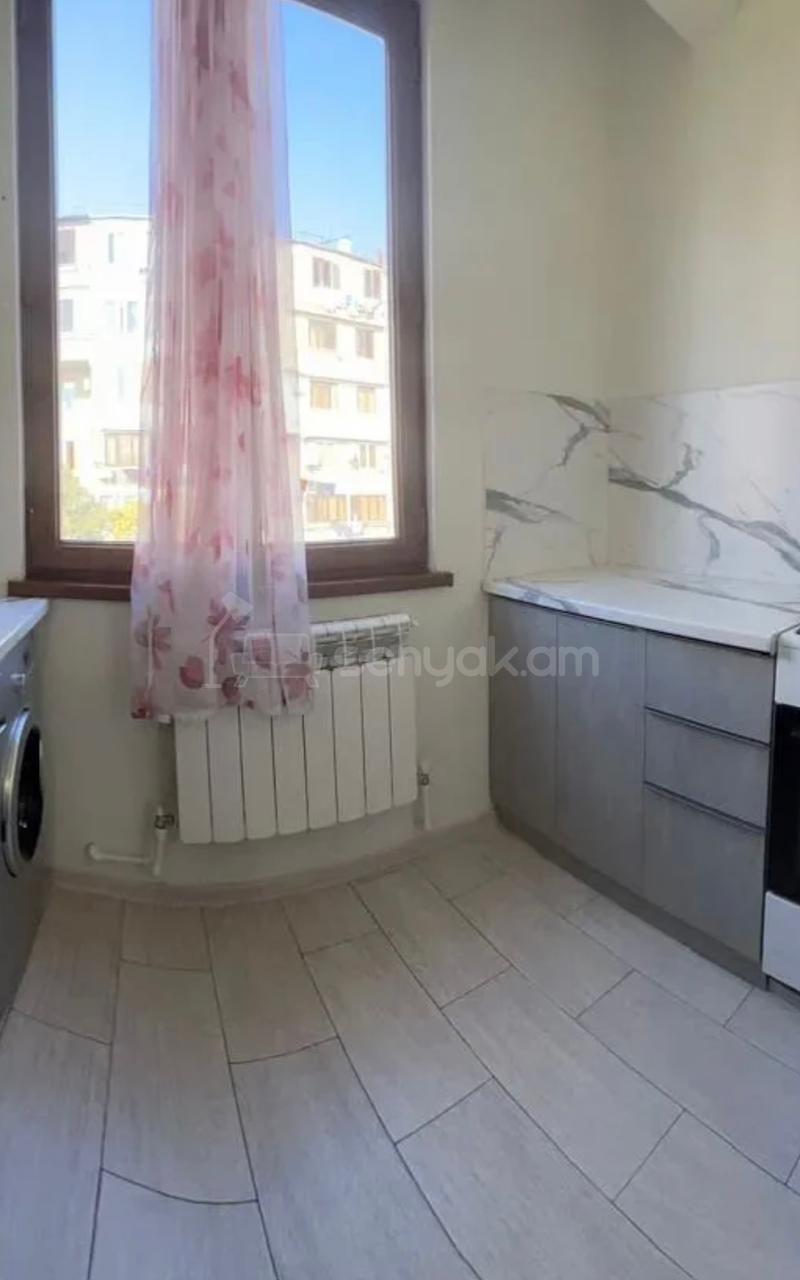 2 Սենյականոց Բնակարան Քարե Շենքում, 57քմ, 5/5 հարկ, Կապիտալ Վերանորոգված